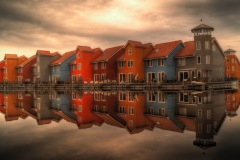 sea-houses-cloudy-buildings